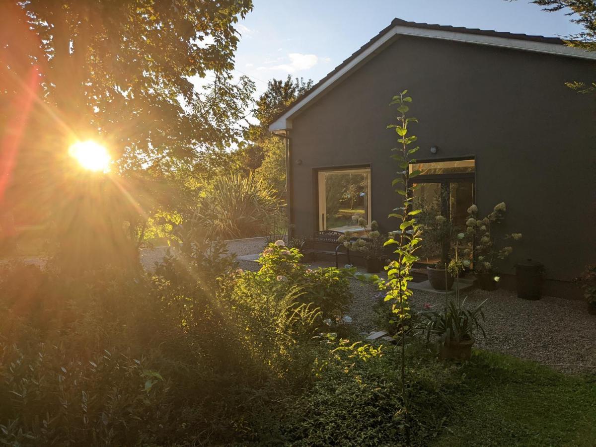 Spacious Contemporary Chalet Type Apartment. Galway Exterior photo